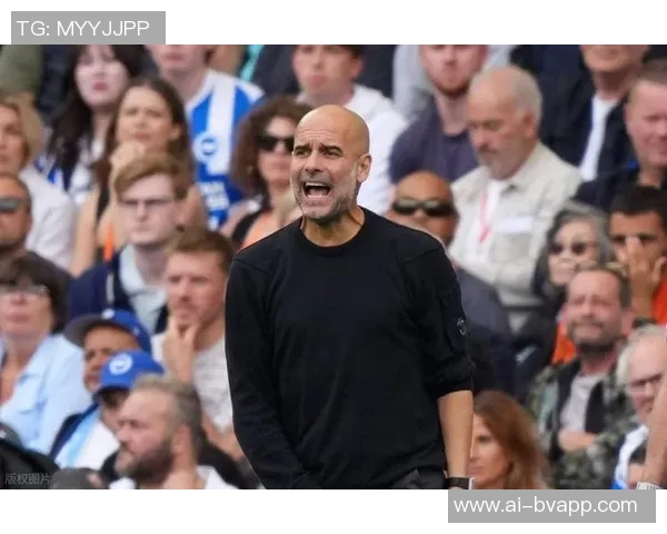 瓜帅赛后与主裁亲切交流竖起大拇指表达赞赏与尊重